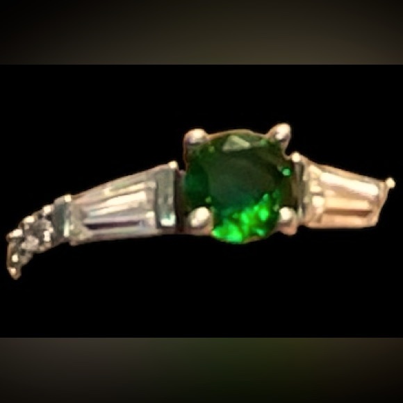 Simulated Green Sapphire Ring with 2 simulated baguettes & 6 rounds in SS Size 5 - Picture 2 of 5
